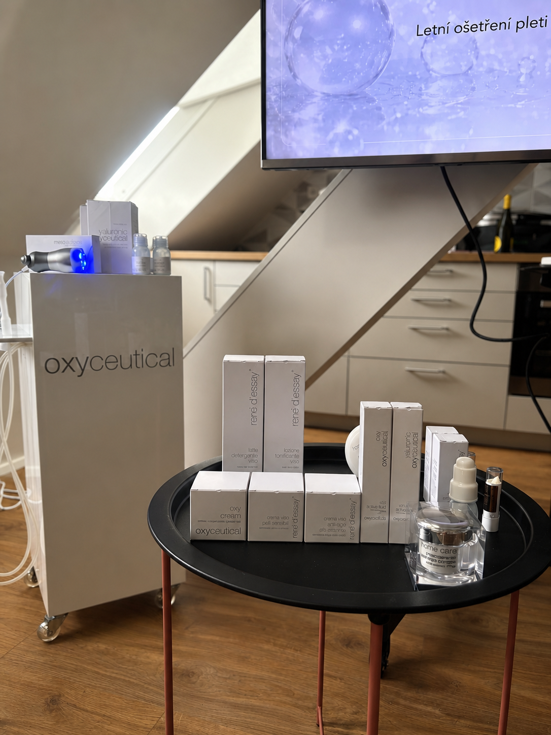 Produkty René D'Essay a Oxyceutical připravené pro školení letní péče